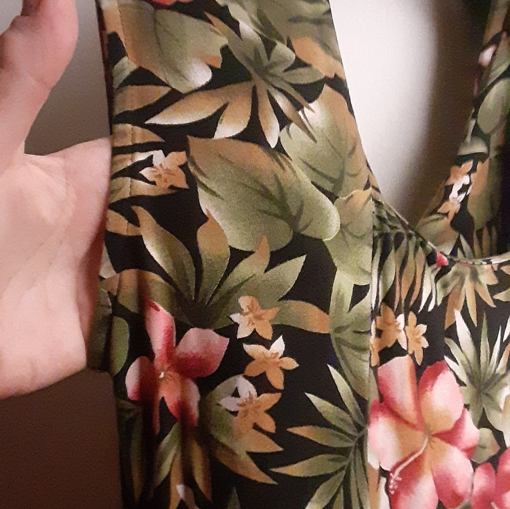 Erika w/ Tahitian pattern maxi dress